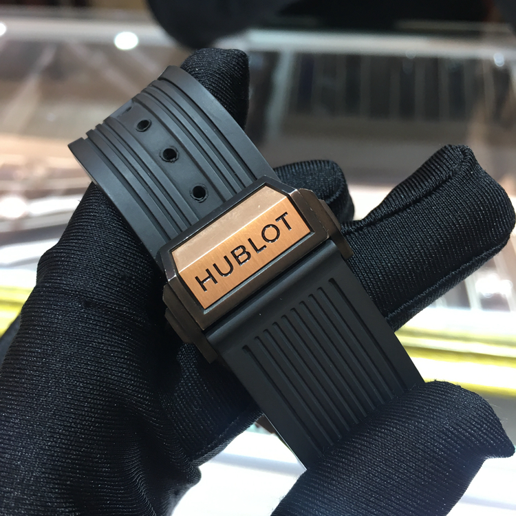 Hublot 宇舶 Bigbang 大爆炸系列，411.OX.1180.RX.0904。45毫米表径，18K玫瑰金后镶T方钻圈，计时功能，HUB 1242 Unico自动上弦机械机芯，原钻参考价：611500元。 单表无附件。