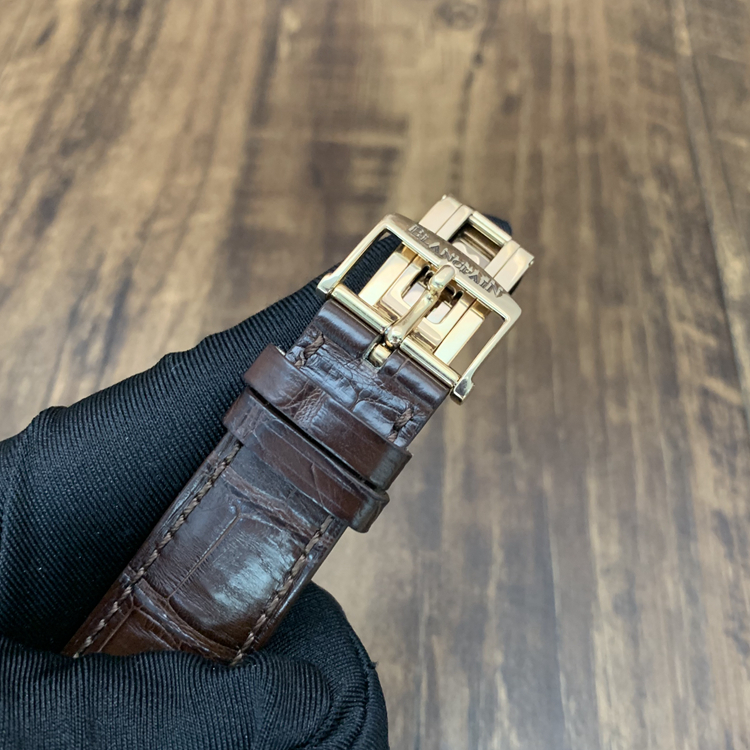 Blancpain 宝珀 Villeret 经典系列，6664-3642-55B。40毫米表径，18K玫瑰金表壳，银白色面盘，罗马数字时标，指针式日期显示，月相显示、月份显示、星期显示功能，Cal.6654自动上弦机械机芯，动力储备72小时。专柜定价：223000元。 单表无附件。