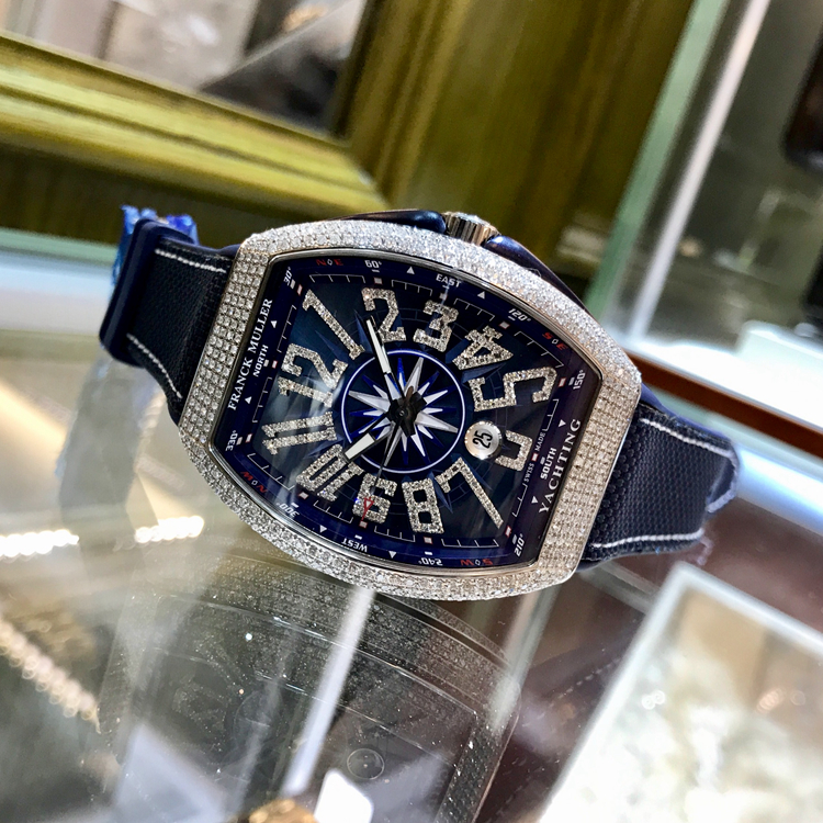 FRANCK MULLER 法兰克穆勒 YACHTING系列，V45 后加钻。44X53.7毫米表径。精钢镶钻表壳，深蓝色酒桶型表盘，六点位置日期显示，蓝宝石水晶玻璃表镜，自动上弦机械机芯。 未使用品全套附件齐全。