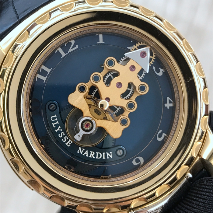 Ulysse Nardin 雅典 奇想系列 026-88。44.5毫米表径。18K黄金表壳，深蓝色表盘。蓝宝石水晶玻璃表镜。手动上弦机械机芯。 单表无附件。