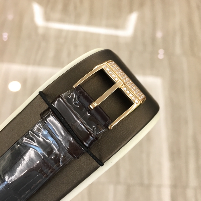 CORUM 昆仑 CORUM BRIDGE 昆仑桥系列，B113/02615。31x51毫米表径，18K玫瑰金表壳。全镂空酒桶型面盘，手动上弦机械机芯，动力储备40小时。 单表无附件。