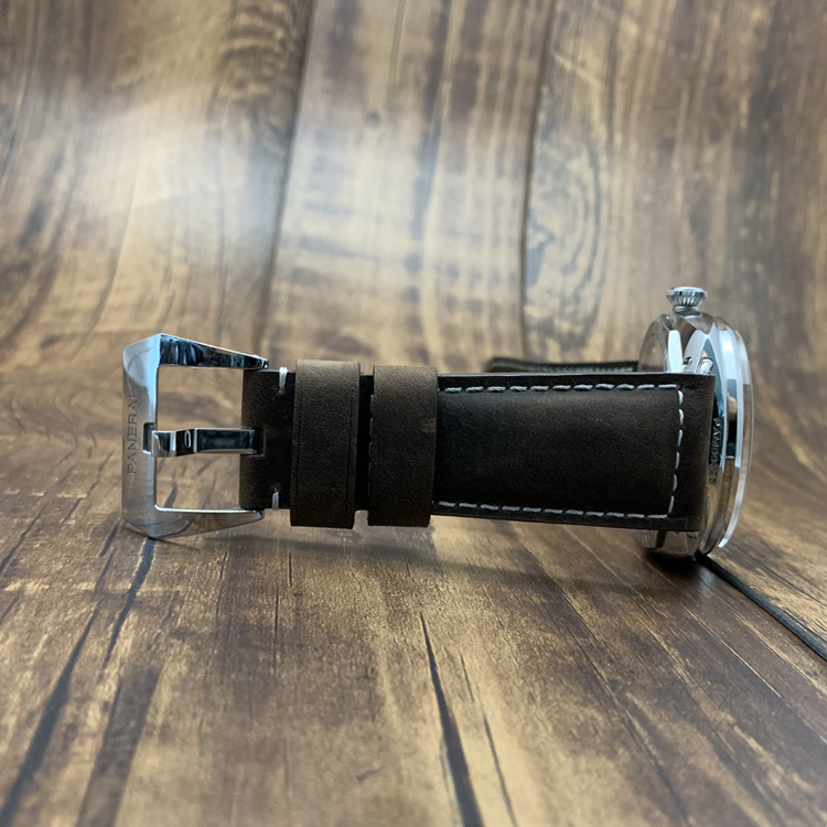 Panerai 沛纳海 RADIOMIR系列，PAM00425。47毫米表径，精钢表壳，特殊S.L.C.盘面，游艇标。Cal.P.3000手动上弦机械机芯，动力储备72小时，专柜定价：56500元。  单表无附件。