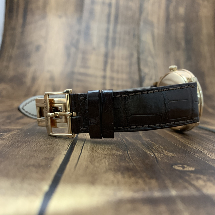 Blancpain 宝珀 Villeret 经典系列，6664-3642-55B。40毫米表径，18K玫瑰金表壳，银白色面盘，罗马数字时标，指针式日期显示，月相显示、月份显示、星期显示功能，Cal.6654自动上弦机械机芯，动力储备72小时。专柜定价：223000元。 单表无附件。