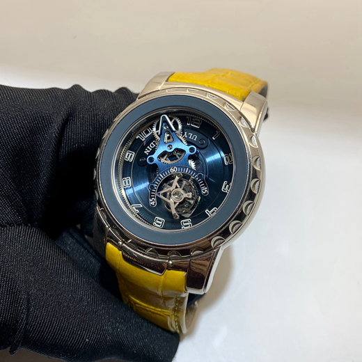 Ulysse Nardin 雅典奇想系列2080 公价112000万，18k白金表壳，45毫米表径，深蓝色表盘，陀飞轮。  单表无附件。