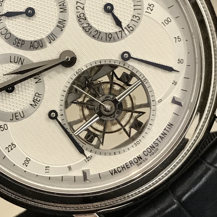 Vacheron Constantin 江诗丹顿，80251。44毫米表径，PT950铂金表壳，白色面盘，6点位置陀飞轮装置，万年历功能，手动上弦机械机械，14天超长动力储备，铂金250周年纪念，专柜定价：480万。 单表无附件。