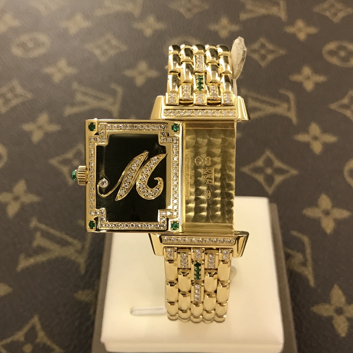 Jaeger-LeCoultre 积家 翻转系列 267.1.86。33X20.5毫米表径，18K黄金表壳，绿宝石镶钻，蓝宝石水晶玻璃表镜，精准石英机芯。 单表无附件。