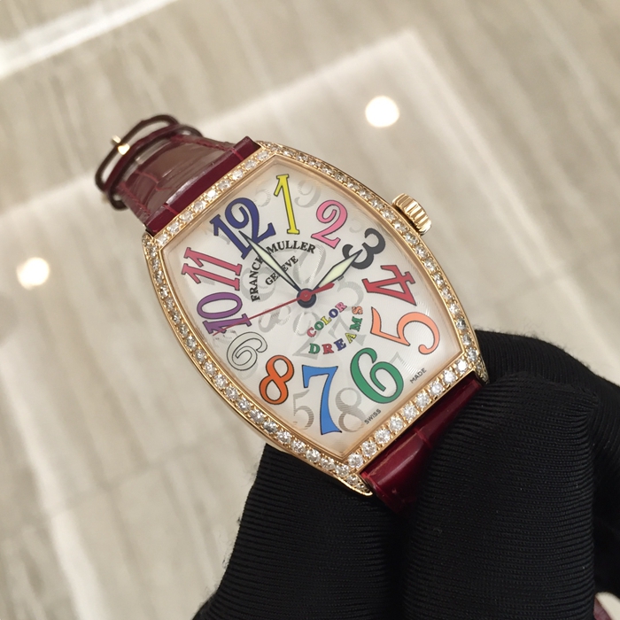 Franck Muller 法兰克穆勒 COLOR DREAMS 系列，5851 M SC COL DRM D 1R，45*32毫米表径，18K玫瑰金，原镶钻圈钻耳，彩字面盘，自动上弦机芯。专柜定价：286000港币。 全套附件齐全。