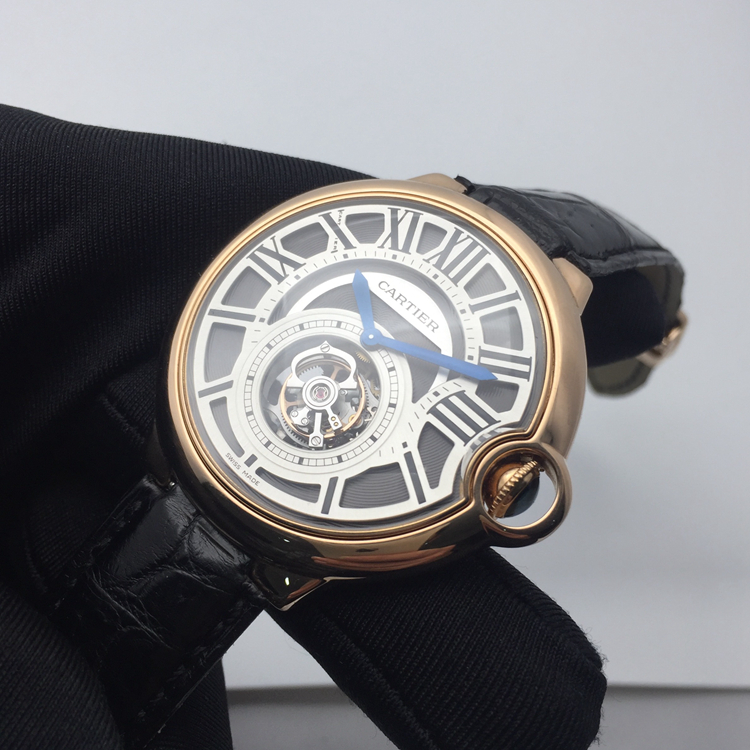Cartier 卡地亚 Ballon Bleu 蓝气球系列，W6920001。46毫米表径，18K玫瑰金表壳，深灰色立体表盘设计，罗马数字时标，陀飞轮功能，手动上弦机械机芯，动力储备50小时，专柜定价：765000元。 单表无附件。