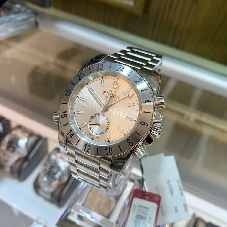 Tudor 帝舵 AERONAUT系列，20200.95000.SI。41毫米表径，精钢表壳，银色面盘，6点位置指针式日期显示功能，自动上弦机械机芯。专柜定价：29900元。 单表附保卡。