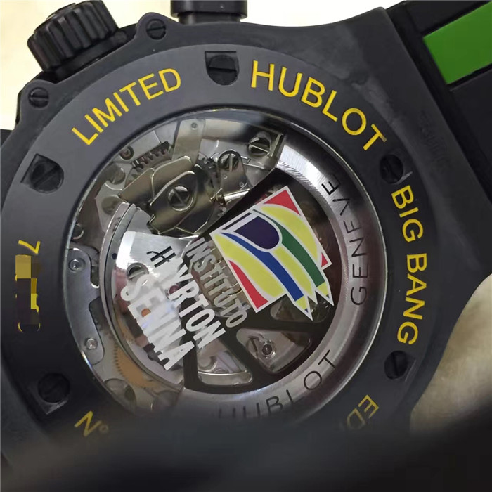 Hublot 宇舶 Bigbang 大爆炸系列，315.CI.1129.RX.AES09。F1赛车手塞纳纪念限量款。黑陶瓷表壳，44毫米表径，自动上弦机械机芯，带计时，1/4秒指针。专柜定价：231200元。宇舶自产自动机械千秒计时机芯，这款是为了纪念巴西著名赛车手艾尔顿·塞纳（Ayrton Senna, 1960年3月21日─1994年5月1日）曾经于1988年、1990年、1991年三度夺取F1世界冠军。不幸的是塞纳于1994年圣玛利诺站一场事故中不幸身亡！塞纳是赛车历史上最受欢迎的车手，相当受到车迷的爱戴，更被誉为F1史上最伟大的车手之一。