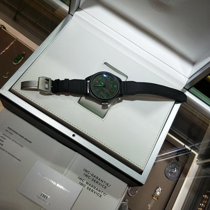 IWC 万国 飞行员系列，IW501903。48毫米表径，陶瓷表壳。黑色圆形面盘，三点位置动力储备显示，六点位置视窗式日期显示，双面防反光凸状蓝宝石玻璃表镜，自动上弦机械机芯，动力储备168小时（7天）。 全套附件齐全。