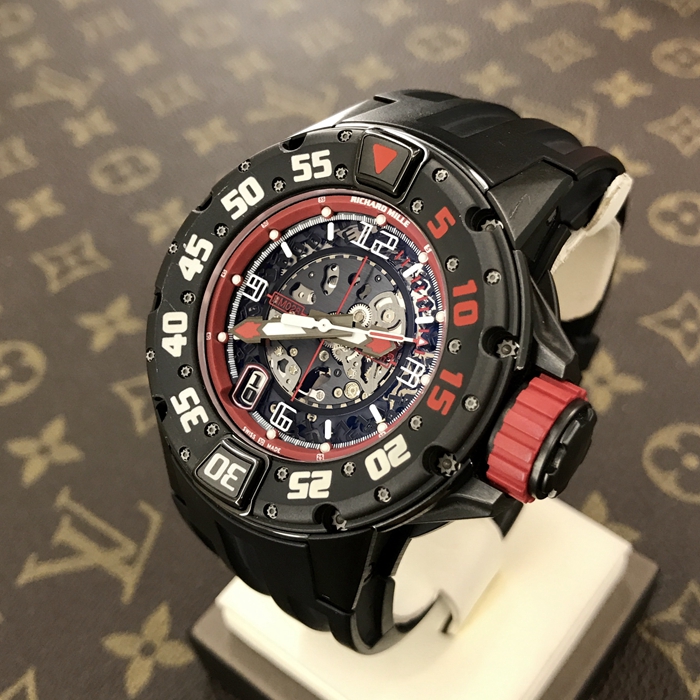 RICHARD MILLE 理查德米勒 男士系列，RM 028。47毫米表径，钛金属表壳，日期显示功能，史泰龙同款，热门款清凉必备神器。全球限量30枚。专柜定价：650000元。 单表无附件。