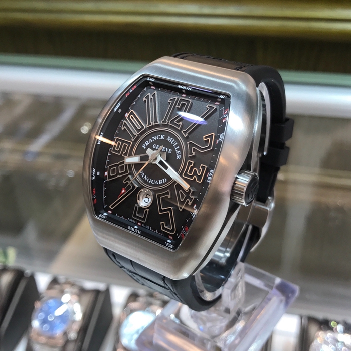 FRANCK MULLER 法兰克穆勒 VANGUARD系列，V 45 SC DT。43.7x53.7毫米表径，精钢表壳，黑色面盘，六点位置日期显示，自动上弦机械机芯，动力储备42小时。 全套附件齐全。