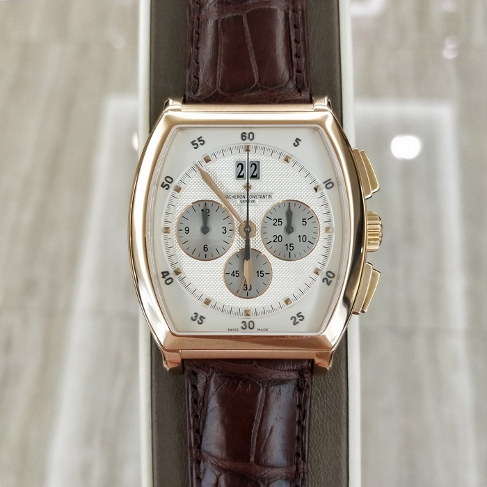 Vacheron Constantin 江诗丹顿 Malte 马耳他系列，49180/000R-9361。40x50 毫米表径，18K玫瑰金表壳，银灰色酒桶型表盘，12点位置视窗式日期显示，计时功能自动上弦机械机芯，动力储备40小时。 单表无附件。