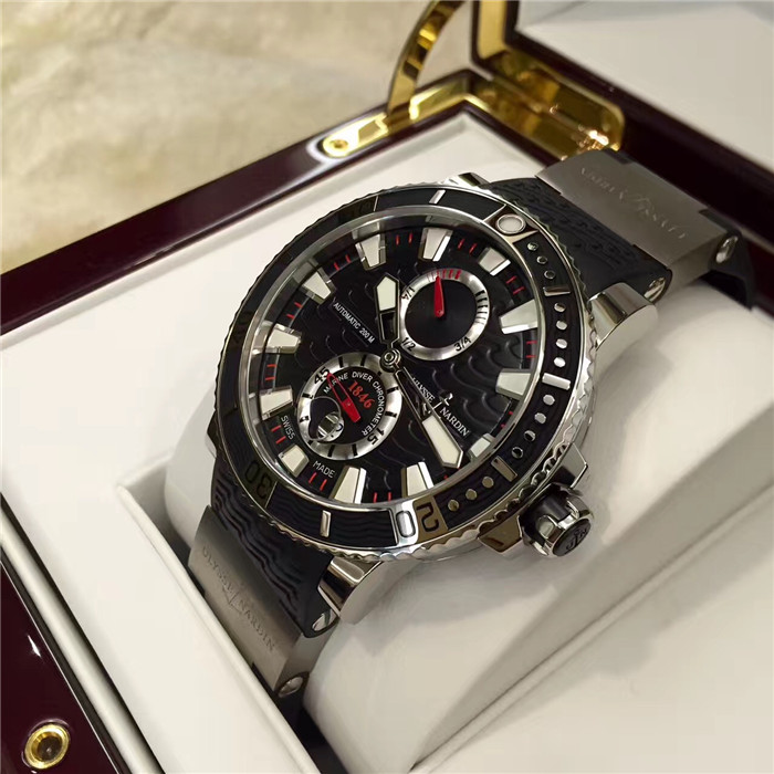 Ulysse Nardin 雅典航海系列，263-90-3/72。钛金属45毫米表径，背透自动机械，小三针，日历显示，动力储备显示，橡胶表带折叠扣。专柜定价：8300欧元。 未使用品全套附件齐全。