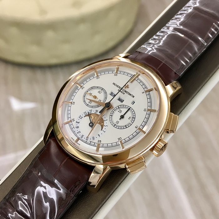 Vacheron Constantin 江诗丹顿 TRADTIONNELLE 传袭系列，47292/000R-9392。43毫米表径。18K玫瑰金表壳，白色圆形表盘，星期、月份月相显示，计时功能手动上弦机械机芯。 单表无附件。