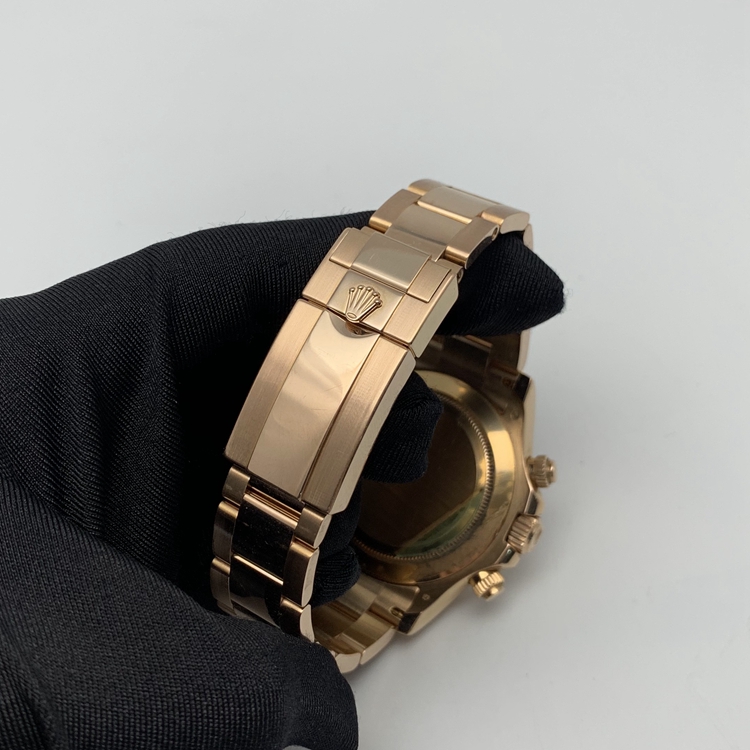Rolex 劳力士 宇宙计型迪通拿系列，m116505-0009。40毫米表径，18k玫瑰金表壳，固定外圈连计速刻度，粉色面盘，6点位置小秒针显示，30分钟和12小时计时分别设于3点和9点位置，计时功能，4130自动上弦机械机芯，动力储备72小时。专柜定价：292500元。 单表无附件。