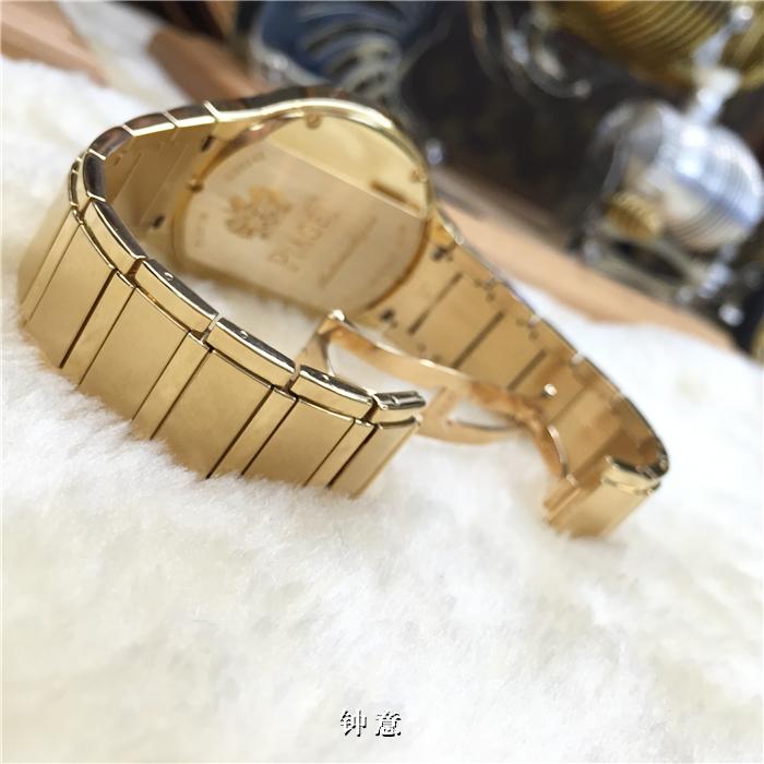 Piaget 伯爵 Polo系列，G0A36023，40mm，18k玫瑰金表壳表带。原装钻石表圈，大日历显示，大三针，自动机械。专柜定价414000元。