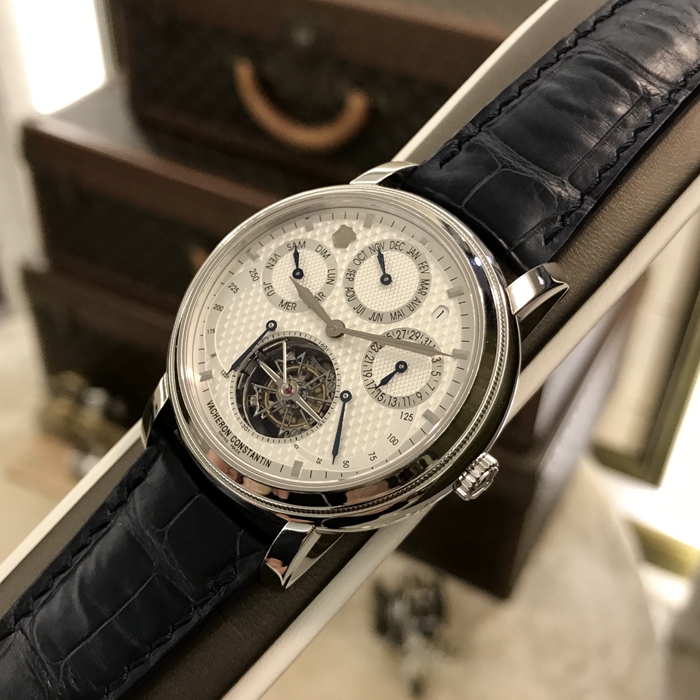 Vacheron Constantin 江诗丹顿，80251。44毫米表径，PT950铂金表壳，白色面盘，6点位置陀飞轮装置，万年历功能，手动上弦机械机械，14天超长动力储备，铂金250周年纪念，专柜定价：480万。 单表无附件。