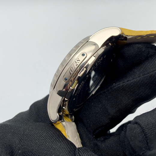 Ulysse Nardin 雅典奇想系列2080 公价112000万，18k白金表壳，45毫米表径，深蓝色表盘，陀飞轮。  单表无附件。