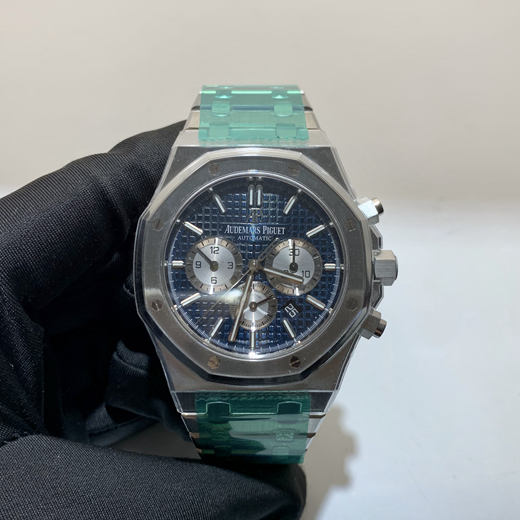 Audermars Piguet 爱彼 皇家橡树系列，26331ST.OO.1220ST.01。41毫米表径，精钢表壳，蓝色表盘镌刻“Grande Tapisserie”大型格纹装饰，搭配铑色副表盘，白金材质荧光立体时标和皇家橡树指针，日期显示、计时功能自动上弦机械机芯，动力储备40小时。  全套附件齐全。