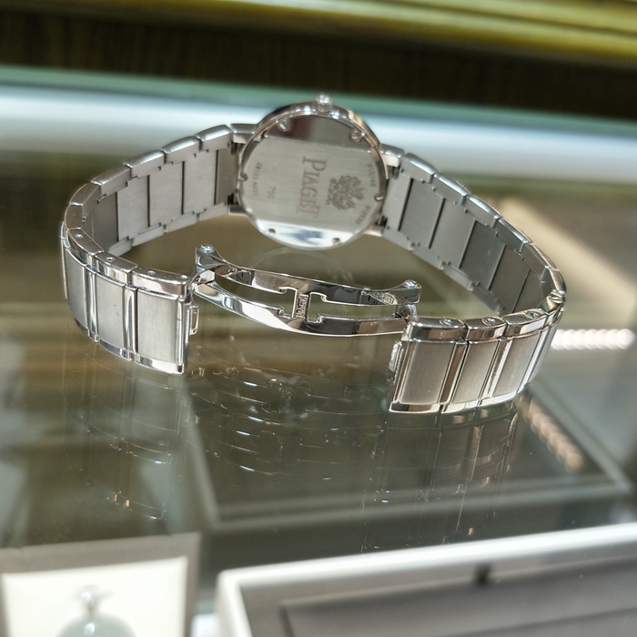 PIAGET 伯爵，GOA28047。28毫米表径，18K白金镶钻，特殊黑色面盘，精准石英机芯。 单表无附件。