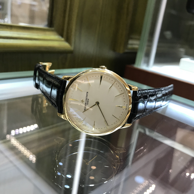 Vacheron Constantin 江诗丹顿 传承系列，81180/000J-9118。40毫米表径，18K黄金表壳，银白色面盘，Cal.1400手动上弦机械机芯，动力储备40小时，专柜定价：145000元。 单表无附件。