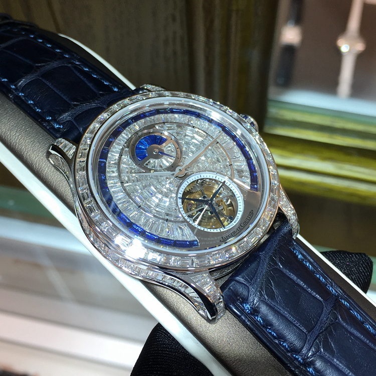 Jaeger-LeCoultre 积家 master 大师系列，43毫米表径，18K白金后镶钻表壳面盘，6点位置为陀飞轮装置，自动上弦机械机芯。 全套附件齐全。