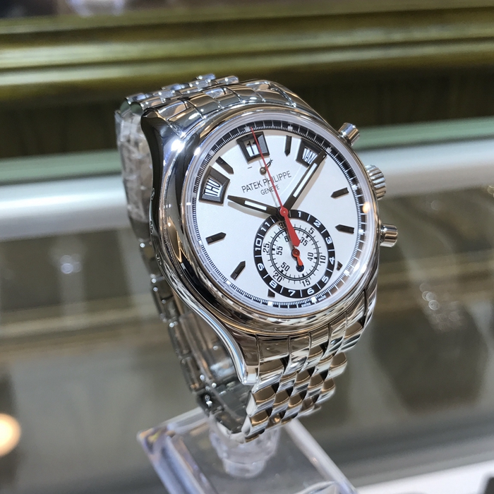 PATEK PHILIPPE 百达翡丽 复杂功能时计系列，5960/1A-001。40.5毫米表径，精钢表壳，银白色表盘，黑色金质立体时标，6点位置设有60分钟和12小时计时器，视窗式星期、日期和月份显示。蓝宝石水晶透盖，CH 28-520 IRM QA 24H自动上弦机械机芯，动力储备55小时。专柜定价：384300元。 全套附件齐全。