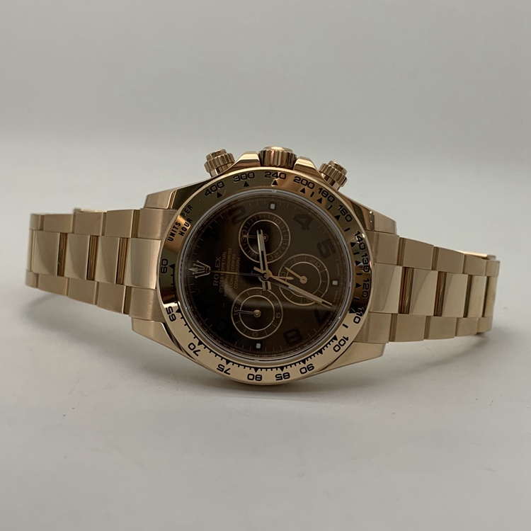 Rolex 劳力士 宇宙计型迪通拿系列，m116505-0011。40毫米表径，18K玫瑰金蚝式表壳，固定外圈连计速刻度，巧克力色面盘，计时功能，Cal.4130自动上弦机械机芯。专柜定价：292500元。 单表无附件。