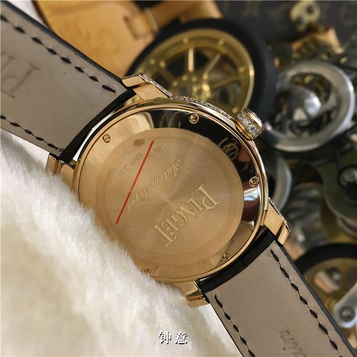 PIAGET 伯爵 LIMELIGHT系列，G0A33026。40毫米表径，18K玫瑰金镶钻表圈，珍珠母贝面盘，中央镶衬美钻（约重0.5克拉），18K玫瑰金时标刻度，自动上弦机械机芯，动力储备40小时。专柜定价：728400元。 全套附件齐全。