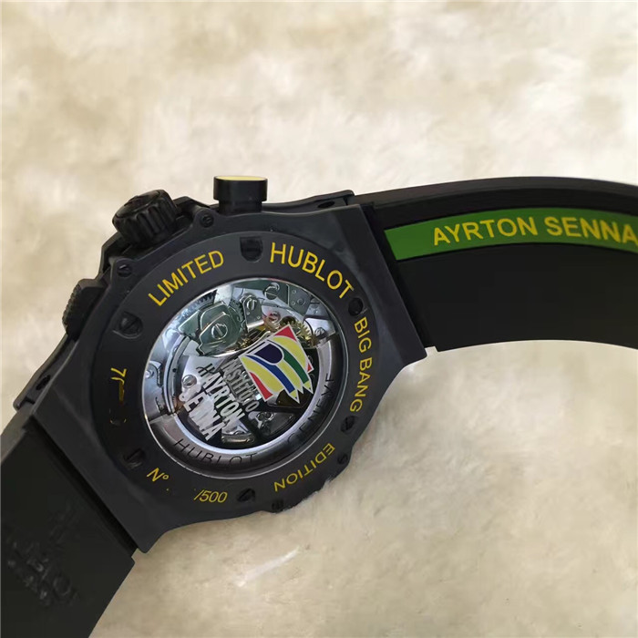 Hublot 宇舶 Bigbang 大爆炸系列，315.CI.1129.RX.AES09。F1赛车手塞纳纪念限量款。黑陶瓷表壳，44毫米表径，自动上弦机械机芯，带计时，1/4秒指针。专柜定价：231200元。宇舶自产自动机械千秒计时机芯，这款是为了纪念巴西著名赛车手艾尔顿·塞纳（Ayrton Senna, 1960年3月21日─1994年5月1日）曾经于1988年、1990年、1991年三度夺取F1世界冠军。不幸的是塞纳于1994年圣玛利诺站一场事故中不幸身亡！塞纳是赛车历史上最受欢迎的车手，相当受到车迷的爱戴，更被誉为F1史上最伟大的车手之一。