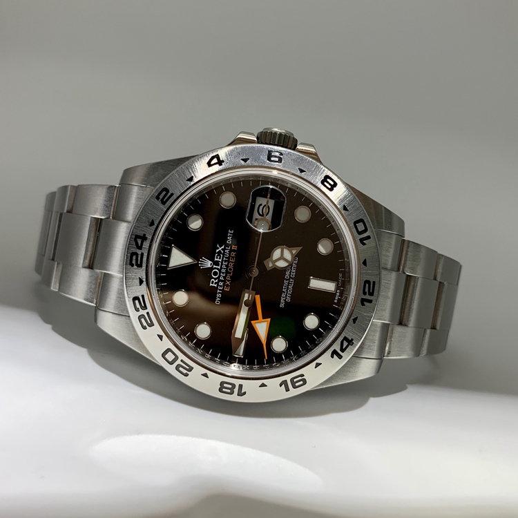 Rolex 劳力士 探险家型系列，216570-77210。42毫米表径，精钢表壳，黑色面盘，配有大箭头的橙色24小时指示针，3点位置日期显示、双时区功能，cal.3187自动上弦机械机芯。专柜定价：63100元。 单表无附件。