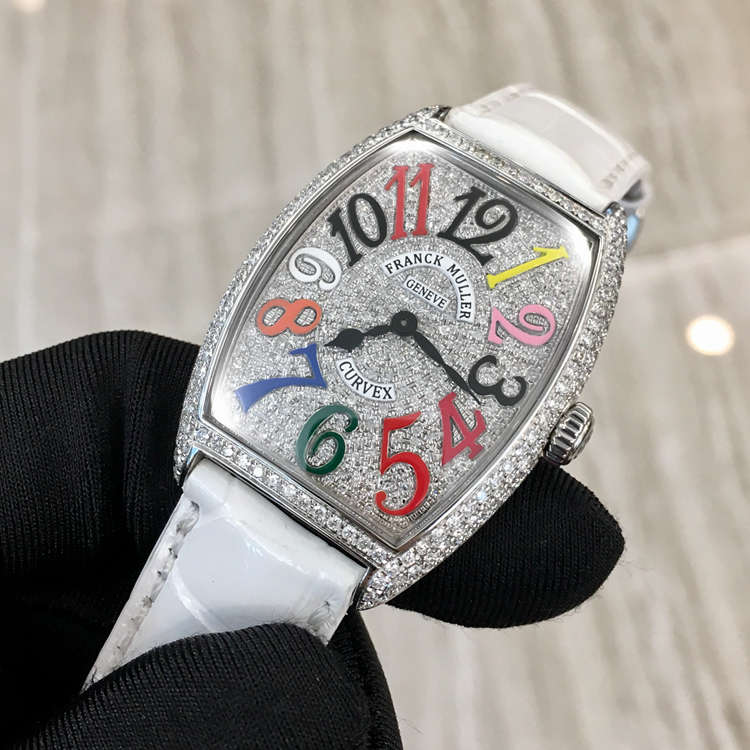 FRANCK MULLER 法兰克穆勒，FM2852。精钢后加钻满天星彩字面盘，43X32mm中号女表，采用国外最顶级的钻石及镶工，精准石英机芯。 未使用品全套附件齐全。