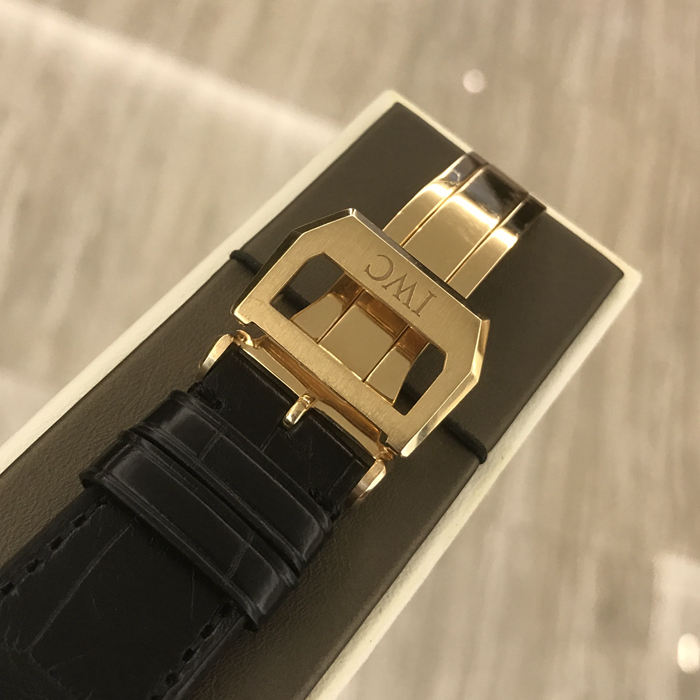 IWC 万国 飞行员系列， IW502639，新款金面万年历。44毫米表径，18K玫瑰金表壳，7日链动力储备显示。背透自动上弦机械机芯。 未使用品全套附件齐全。