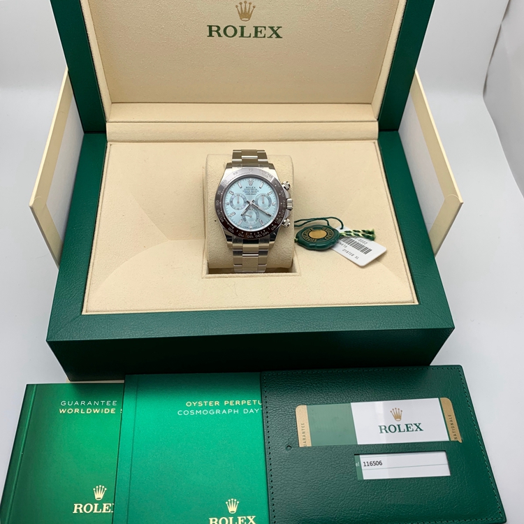 Rolex 劳力士 宇宙计型迪通拿系列，116506-78596。40毫米表径，PT950铂金栗棕色Cerachrom陶质字圈，镌有数字及刻度表壳，浅蓝色面盘，8颗方形切割钻石钟点标记，3、6及9钟点标记镶有3颗钻石，计时功能，Cal.4130自动上弦机械机芯。专柜定价：634800元。 全套附件齐全。