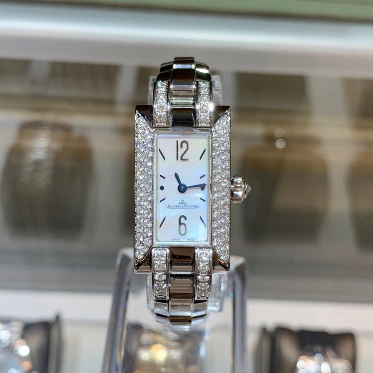 Jaeger-LeCoultre 积家，30*17毫米表径，精钢原钻表壳，贝母面盘，手动上弦机械机芯。 单表无附件。