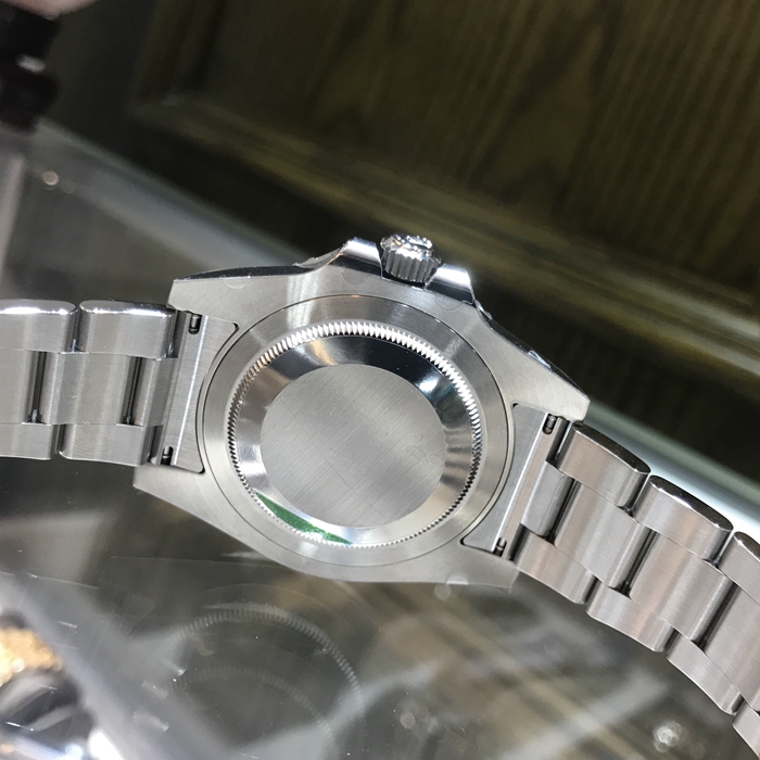 Rolex 劳力士 格林尼治型II系列，116710BLNR-78200。40毫米表径，精钢表壳，24小时渐进刻度双向旋转外圈；双色（蓝、黑）Cerachrom陶质字圈，镌有数字及刻度，黑色面盘，中央时、分及秒针；24小时显示；瞬时变更独立指针显示第二时区时间；瞬跳日历；秒针暂停功能以准确调校时间，自产3186自动上弦机械机芯，动力储备48小时。专柜定价：69300元。 未使用品全套附件齐全。