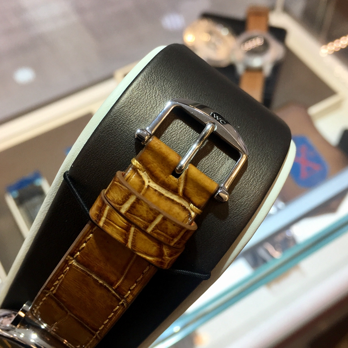 IWC 万国 柏涛菲诺系列，IW458101。37毫米表径，精钢表壳，银白色面盘，镶嵌12颗钻石，35111自动上弦机械机芯，动力储备42小时。专柜定价：42000元。 未使用品全套附件齐全。