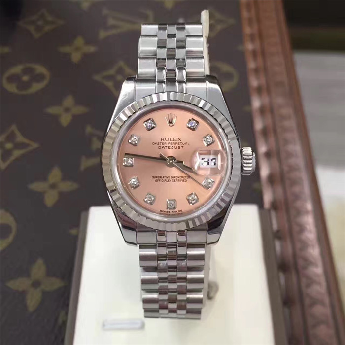 ROLEX 劳力士 女装日志型自动机械女表，179174粉盘镶钻，粉色日辉纹盘面，日历显示，表径26毫米。专柜价格：71900元。 单表附盒子说明书。