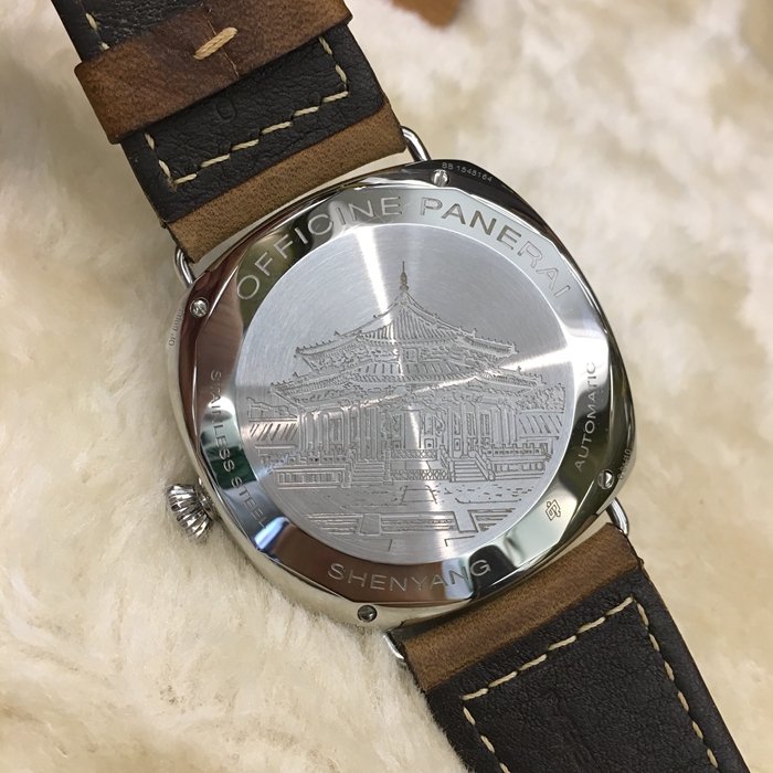 Panerai 沛纳海 沈阳故宫 00476。47毫米表径，精钢表壳，黑色面盘，三点位置日期显示，6点位置动力储备显示，背面沈阳故宫图案，自动上弦机械机芯。 单表无附件。