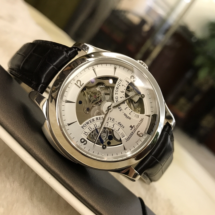 Jaeger-LeCoultre 积家 超卓复杂腕表系列，Q1646420。43毫米表径，PT950铂金表壳，银灰色表盘，三问报时功能，手动上弦机械机芯，15天动力超长储存。专柜定价：1540000元。 单表无附件。