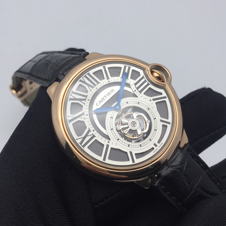 Cartier 卡地亚 Ballon Bleu 蓝气球系列，W6920001。46毫米表径，18K玫瑰金表壳，深灰色立体表盘设计，罗马数字时标，陀飞轮功能，手动上弦机械机芯，动力储备50小时，专柜定价：765000元。 单表无附件。