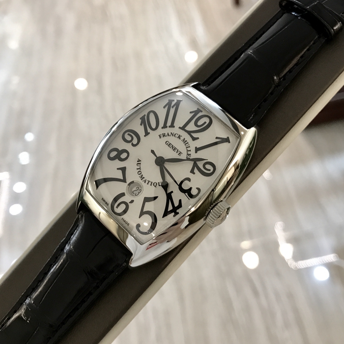 FRANCK MULLER 法兰克穆勒 CASABLANCA 系列，8880 B SC DT。39.5x55.3毫米表径。精钢表壳，黑字面盘，6点位置日期显示。自动上弦机械机芯。 未使用品全套附件齐全。