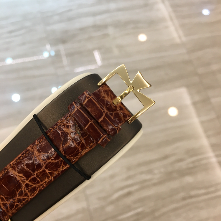 Vacheron Constantin 江诗丹顿 传承系列 ，81180/000J-9118。40毫米表径，18K黄金表壳，银白色面盘，Cal.1400手动上弦机械机芯，动力储备40小时，专柜定价：145000元。 单表无附件。