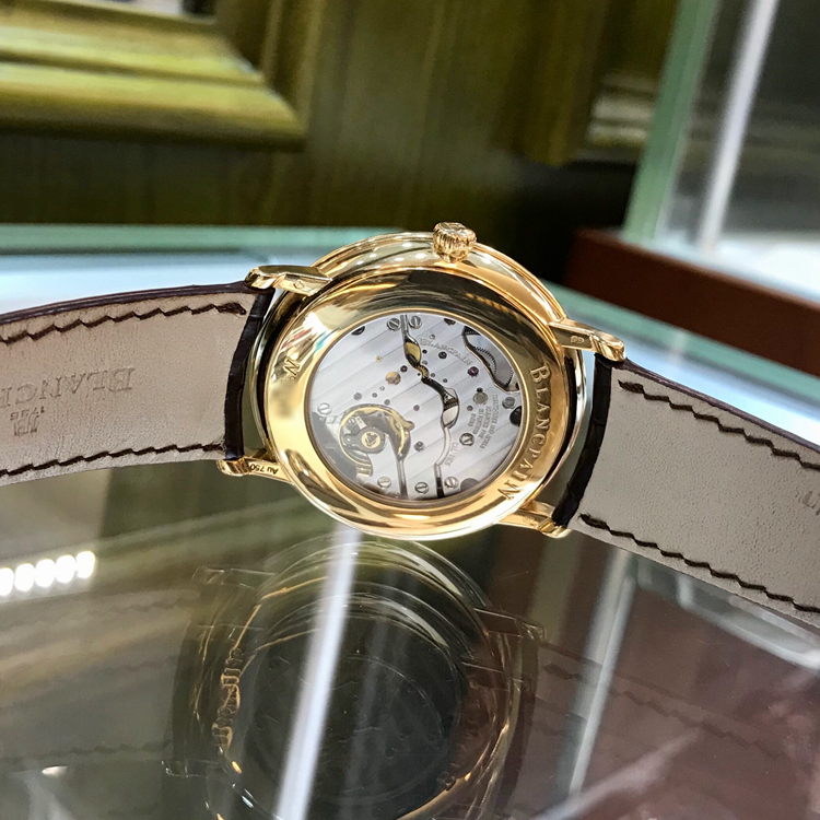 Blancpain 宝珀 Villeret 经典系列，6606-3630-55B，18K玫瑰金，40毫米表径。黑色瓷釉印花盘面。日期，动力储备显示。11C5 手动上弦机芯，动力储备72小时。蓝宝石水晶底盖。专柜售价：151000元。 单表无附件。