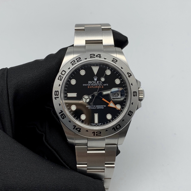 Rolex 劳力士 探险家型系列，216570-77210。42毫米表径，精钢表壳，黑色面盘，配有大箭头的橙色24小时指示针，3点位置日期显示、双时区功能，cal.3187自动上弦机械机芯。专柜定价：63100元。 单表无附件。