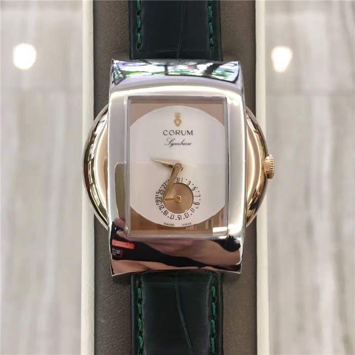 Corum 昆仑 女表 25.5×46.5毫米表径，18K玫瑰金 /白金表壳，立体多面折射玻璃表镜，指针式日期显示，自动上弦机械机芯。 单表无附件。 