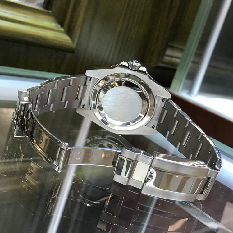 Rolex 劳力士 格林尼治型II系列，116759 SAru-78209。40毫米表径，18K白金原钻表壳，黑色表盘，中央时、分及秒针，24小时显示，3点位置为瞬跳日历，蚝式三排链节表带，自动上弦机械机芯。专柜定价：615200港币。 单表无附件。