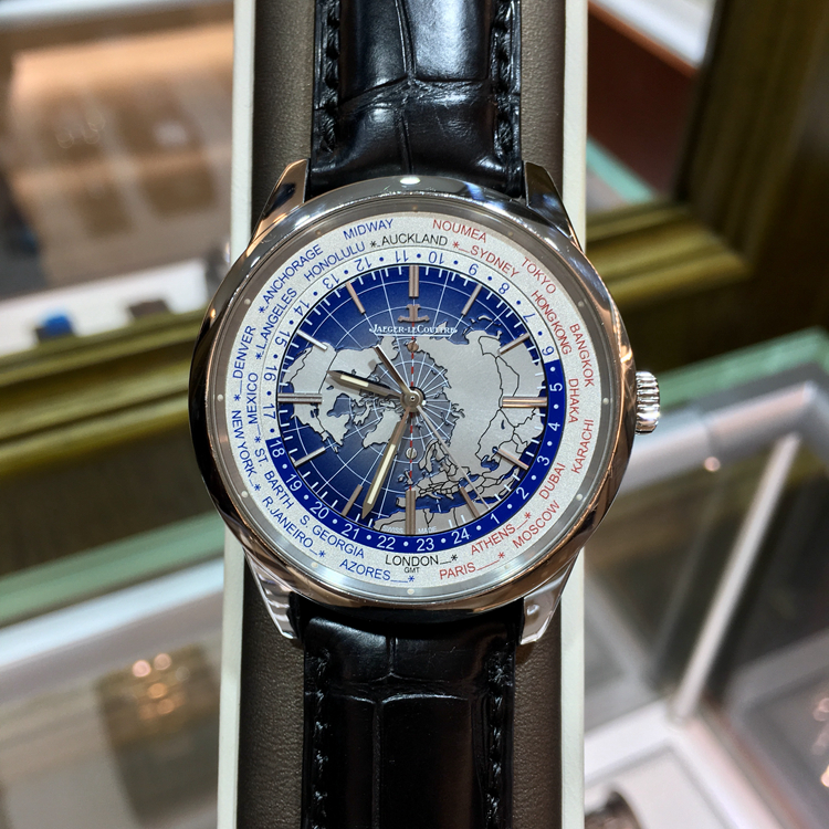 Jaeger-LeCoultre 积家 GEOPHYSIC 地球物理天文台系列，8108420。41.6毫米表径，精钢表壳，蓝色漆面面盘镶贴时标，巴顿型指针， 世界时功能，自产772自动上弦机械机芯，动力储备40小时。专柜定价：108000元。 全套附件齐全。